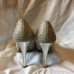 Heels- sparkles champagne color